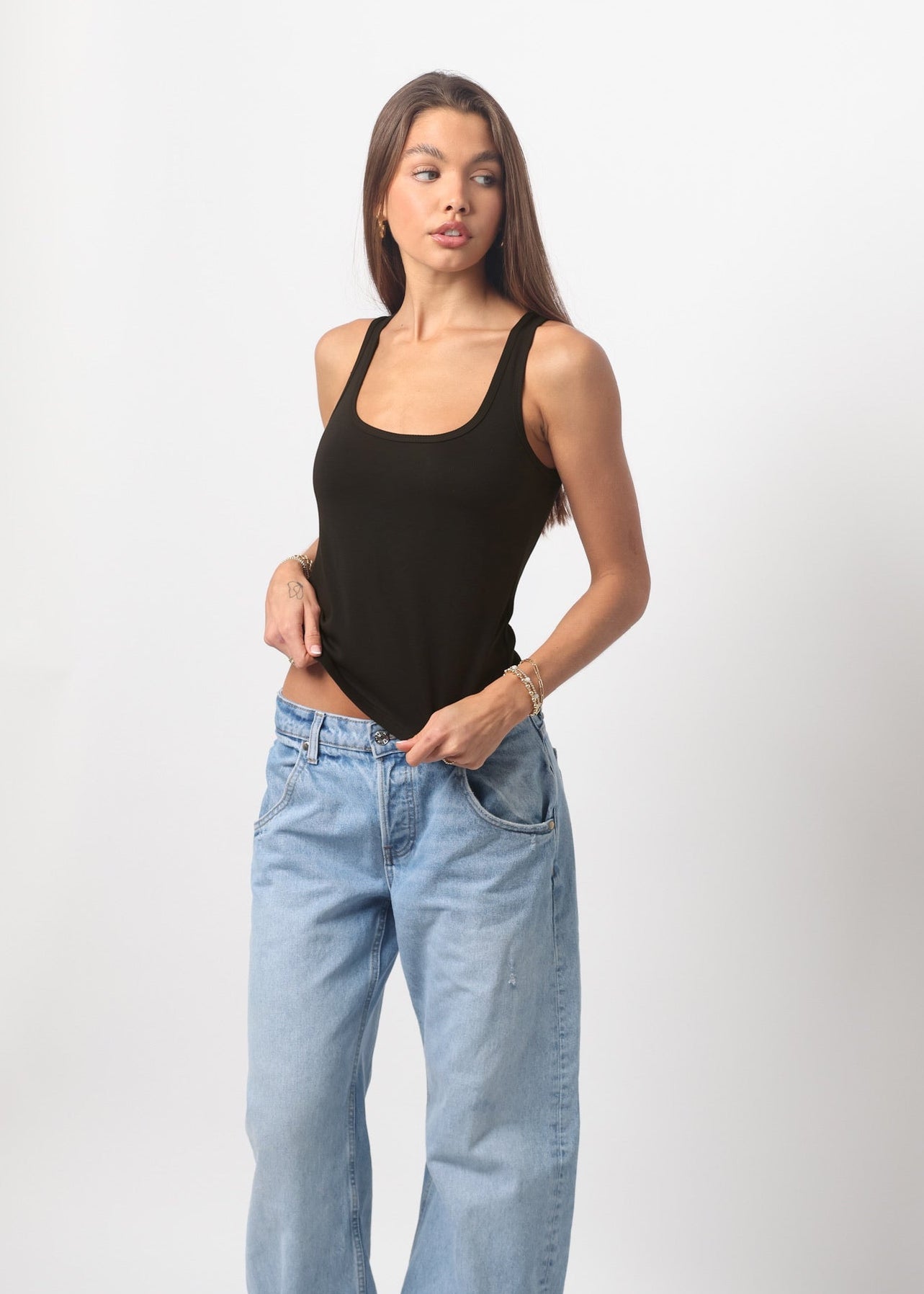 NEW The Low Scoop Black